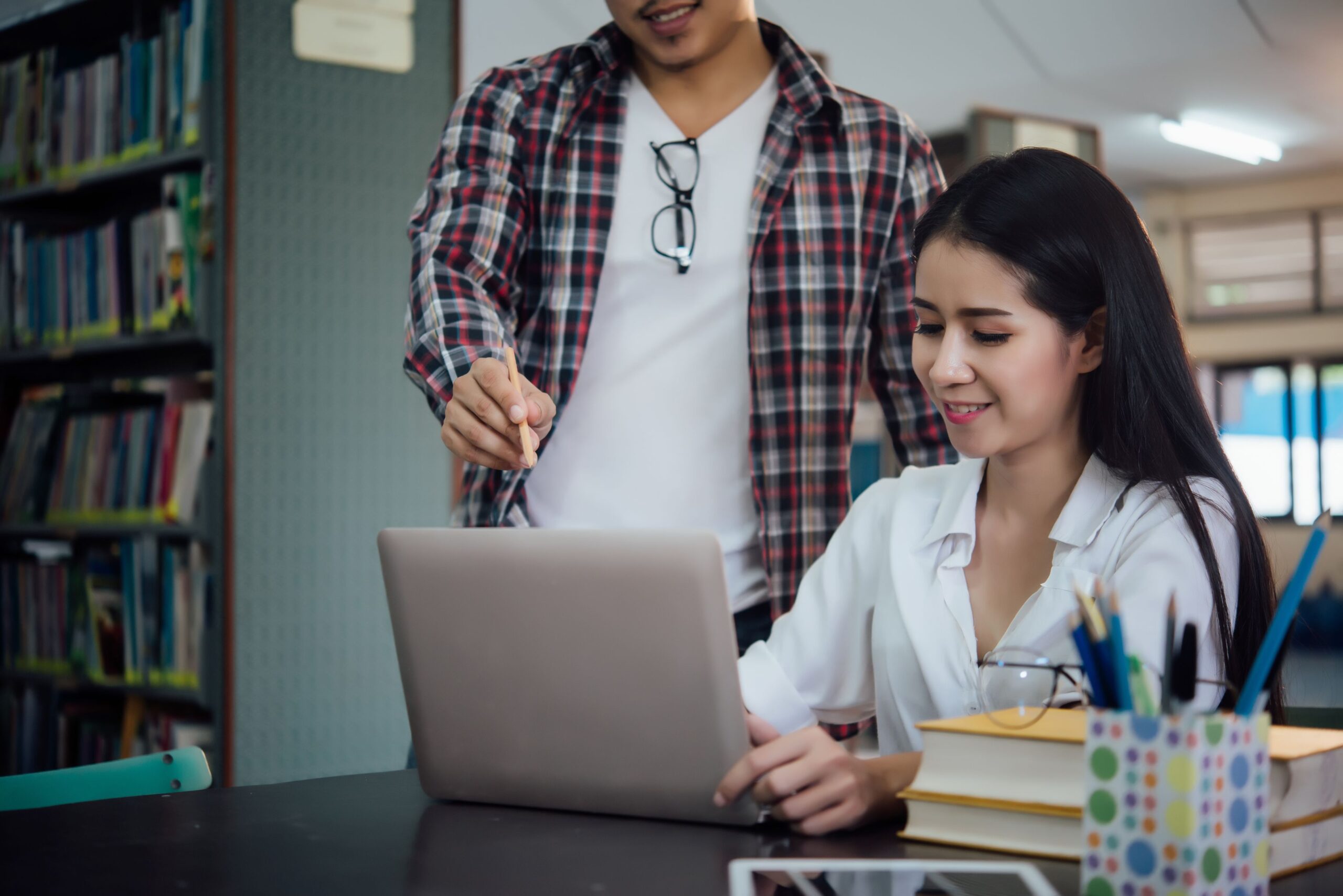 Asesoría y elaboración de tesis y trabajo de investigación